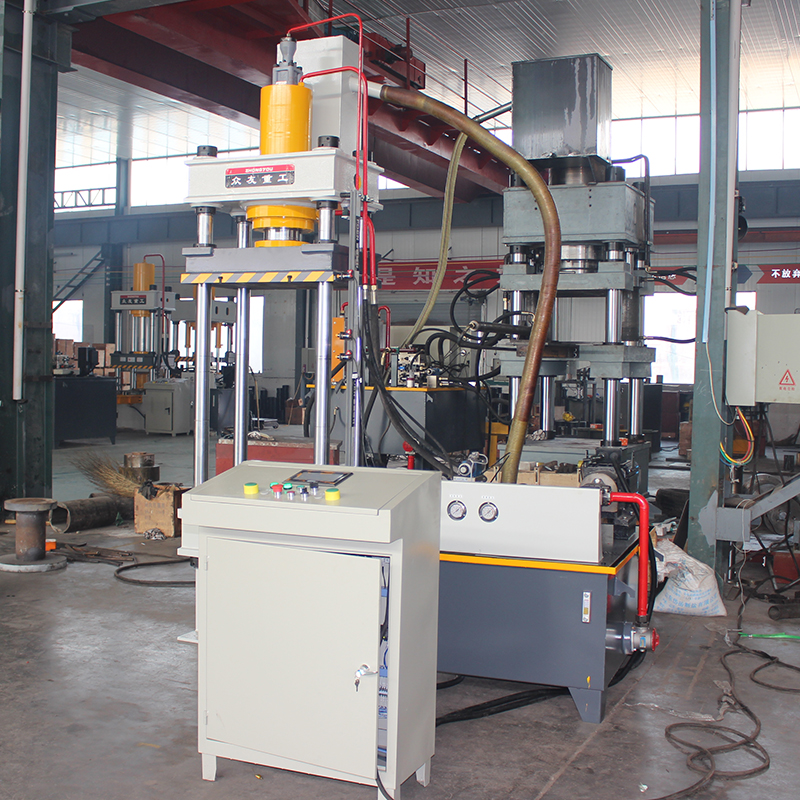 怎么更安全的使用汽車(chē)發(fā)動(dòng)機(jī)底護(hù)板油壓機(jī)？